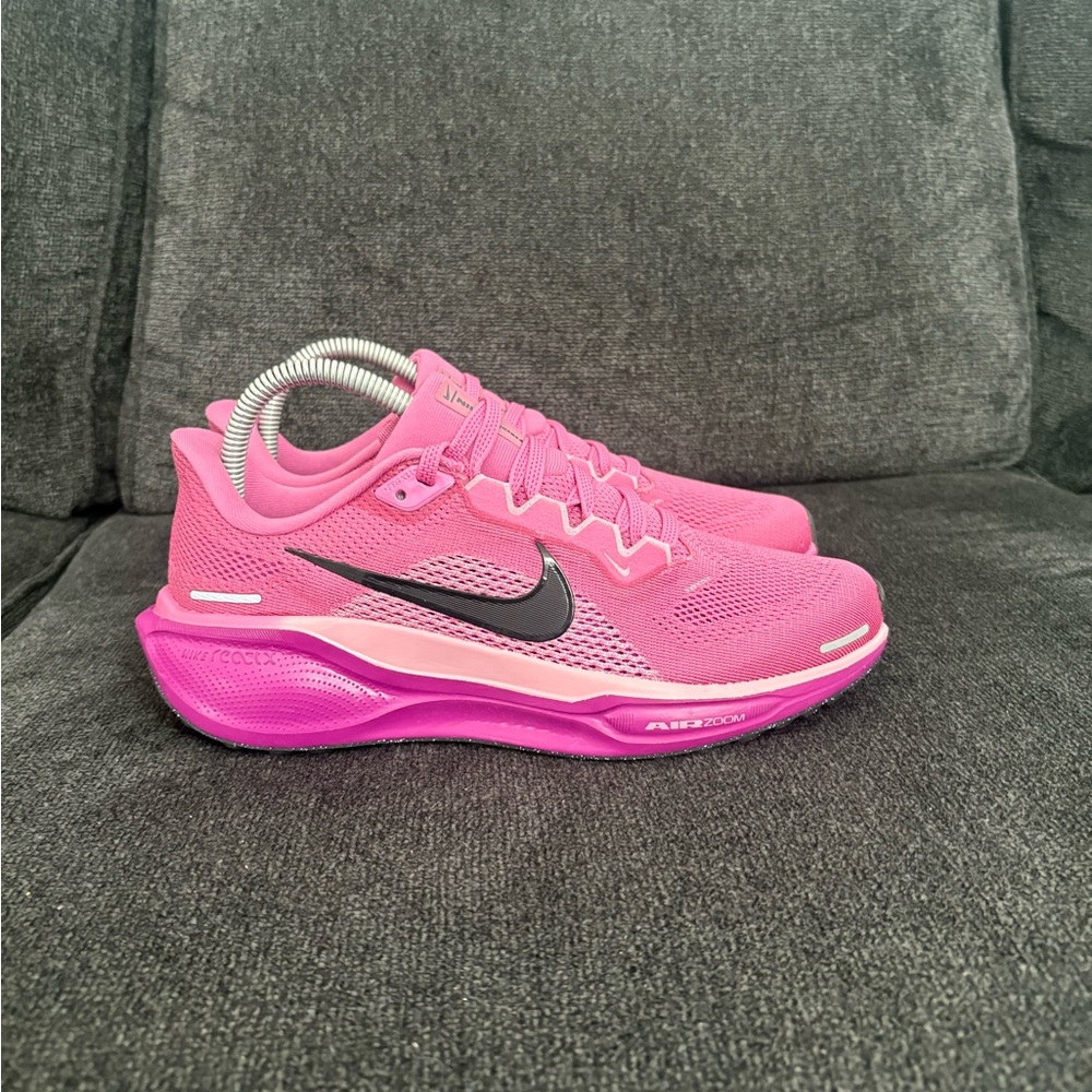 Nike Pink and Black Women's Sneakers